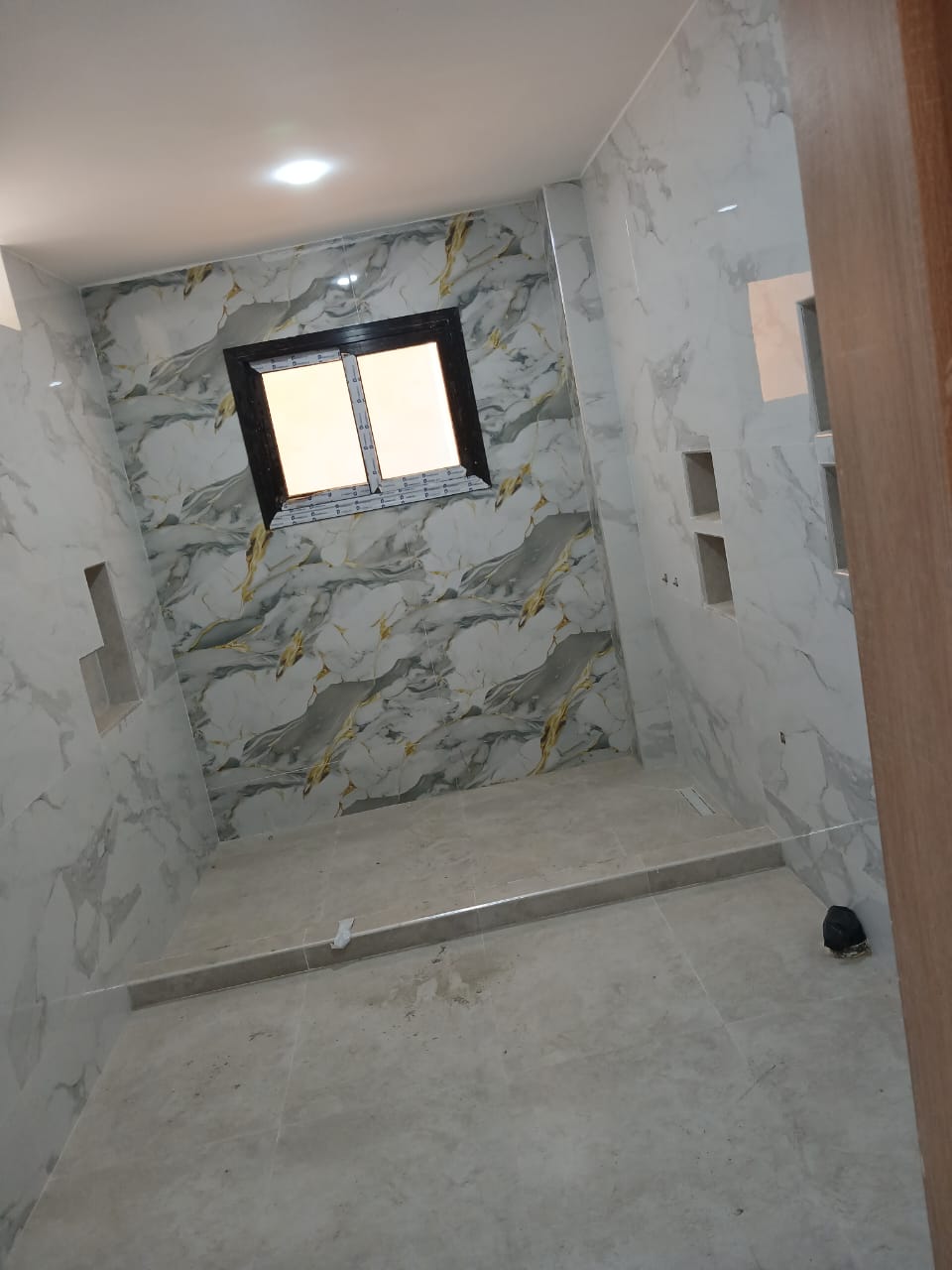 Studio neuf à louer dans une villa — Les Sipres, Dakar
